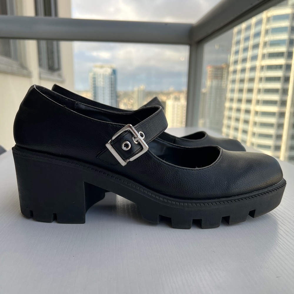 Dolce Vita Black Chunky Mary Jane Shoes- size 8.5